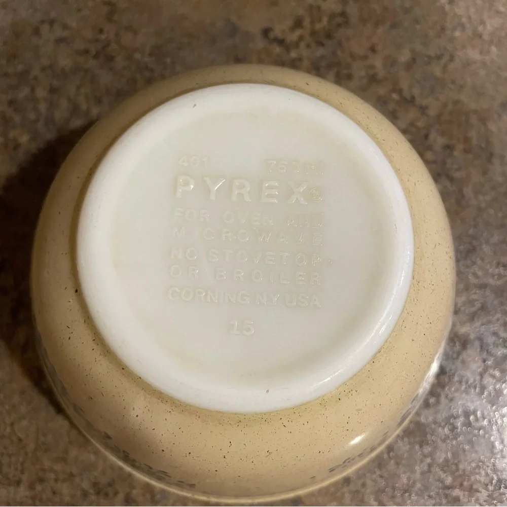 Vintage Pyrex Mixing Bowl 401 750 ml Homestead Tan Blue Floral Pattern
